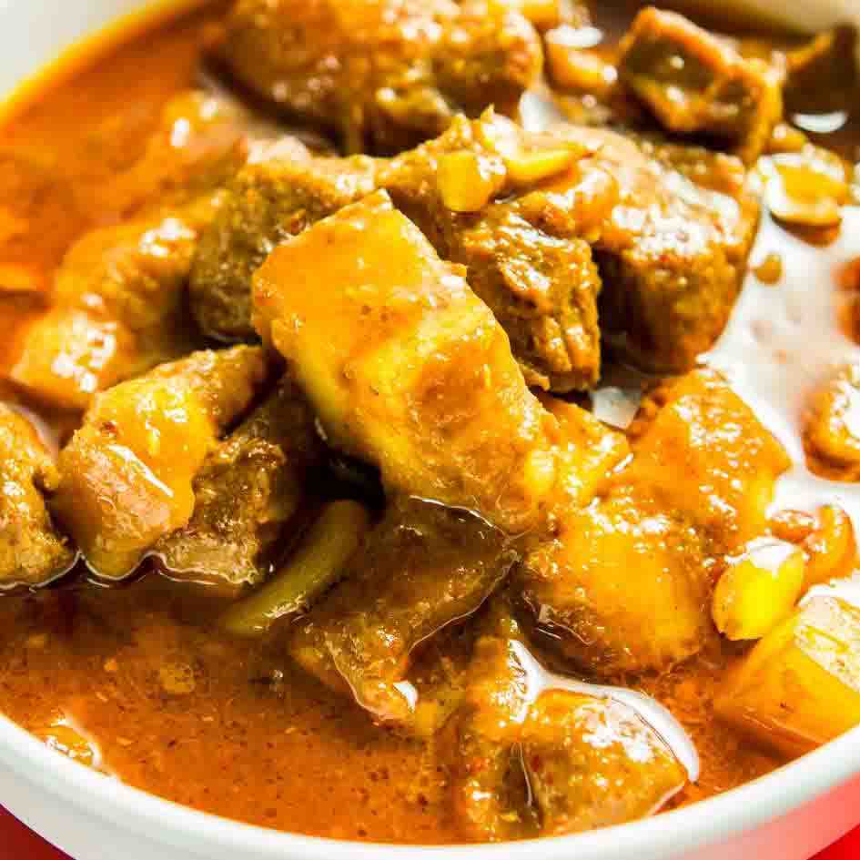Boeuf ou porc sauce de cari jaune ou rouge / Beef or porc in yellow or red curry sauce
