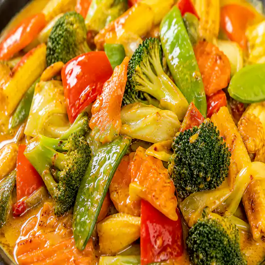 Vibrant Curry mixed vegetables (Légumes mélangés au cari) in a glossy golden curry sauce at Harmonie Orientale, LaSalle, Montreal.