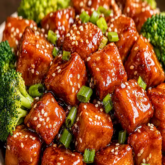 Crispy General Tao Tofu (Tofu du Général Tao) glazed in sweet and spicy sauce at Harmonie Orientale in LaSalle, Montreal.