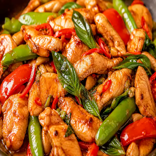 Delicious Thai style chicken (Poulet Thaïlandais) cooked with fresh vegetables in a savory sauce at Harmonie Orientale, LaSalle, Montreal.